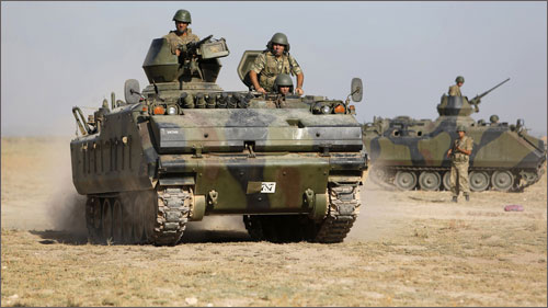 Xe thiết giáp Thổ Nhĩ Kỳ tại vùng biên giới với Syria.